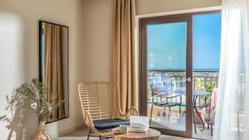 Suite, Sea View | 1 bedroom, in-room safe, soundproofing, free WiFi