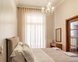 3 Schlafzimmer, Schreibtisch