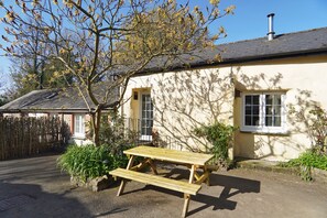 Cottage | Property grounds