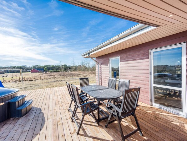 House | Outdoor dining