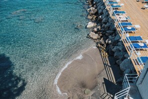 Private beach, sun-loungers, beach umbrellas, beach towels