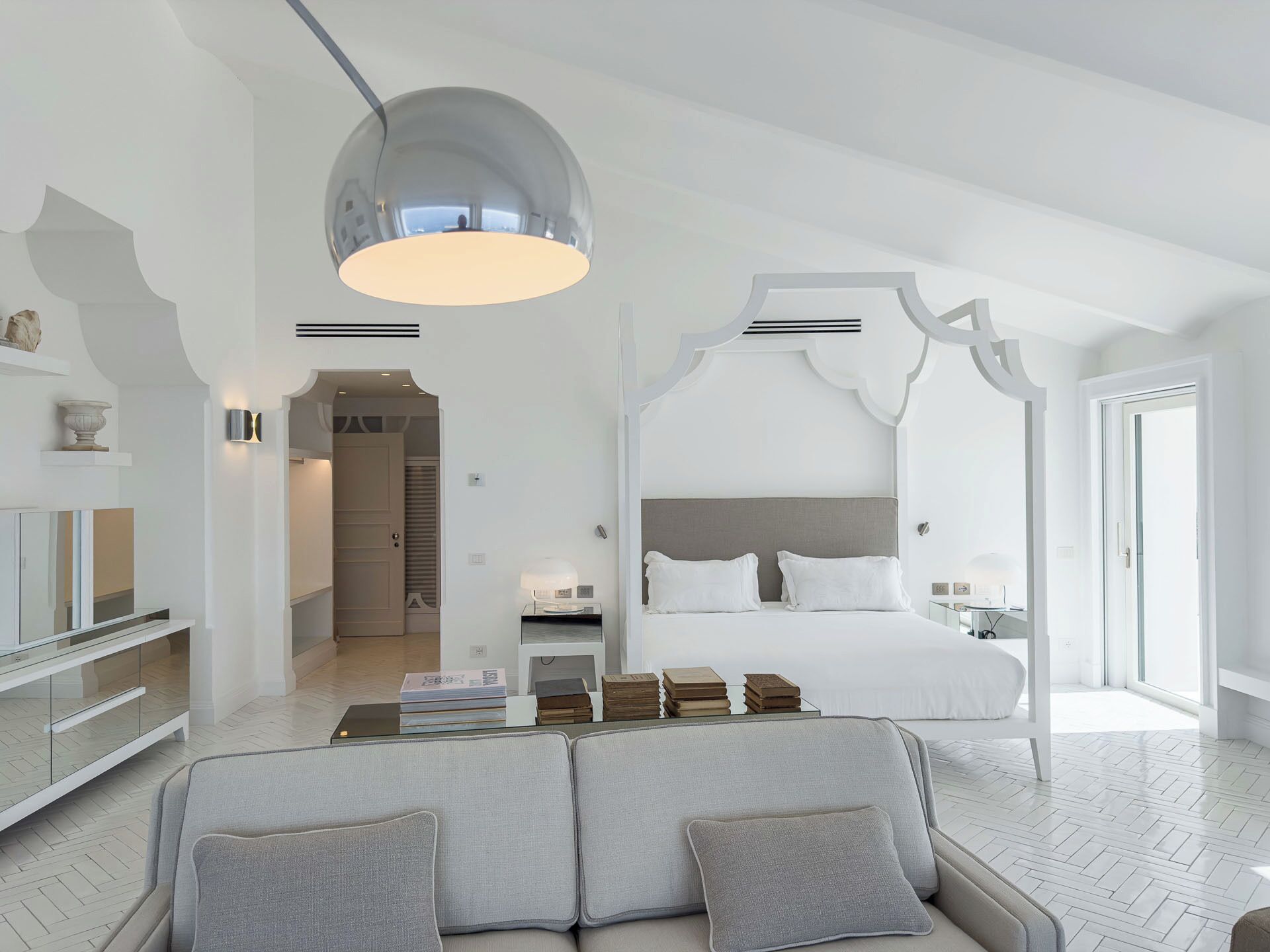 Penthouse Suite with Sea View | Minibar, in-room safe, desk, blackout drapes