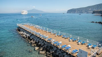 Private beach, sun-loungers, beach umbrellas, beach towels