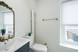 تجهيزات دش، مجففات شعر، مناشف