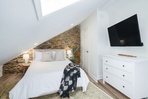 2 bedrooms, WiFi, bed sheets - 2BR w/ Balcony, Views & Parking | Manayunk (Philadelphia)