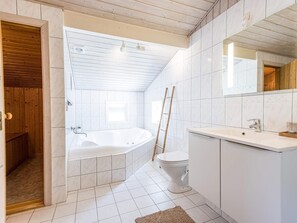 House | Bathroom - 6 Person Holiday Home in Blavand (Blavand)