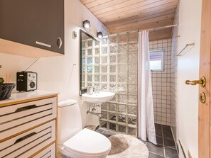 Bathroom - 6 Person Holiday Home in Norre Nebel (Norre Nebel)