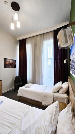 Quarto duplo clássico | Roupas de cama antialérgicas, escrivaninha, quartos à prova de som