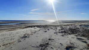 A beach with a clear sky and the sun shining. - 4 Star Holiday Home in Hadsund (Hadsund)
