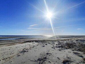 A beach with a clear sky and the sun shining. - 4 Star Holiday Home in Hadsund (Hadsund)