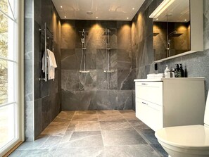 House | Bathroom
