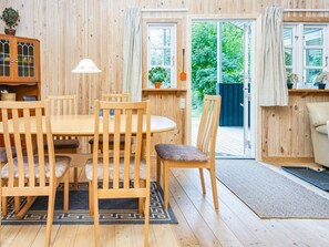 House | Dining - 6 Person Holiday Home in Glesborg (Glesborg)