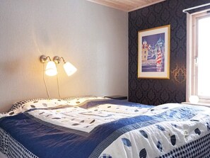 House | 2 bedrooms, individually furnished - 5 Person Holiday Home in Munkedal-by Traum (Munkedal)