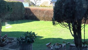 A well-maintained garden with a variety of plants and a neatly trimmed lawn. - 5 Star Holiday Home in Forslov (Förslöv)