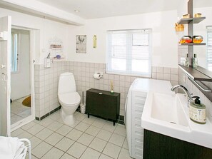 Bathroom - 4 Person Holiday Home in Bagenkop (Sydlangeland)