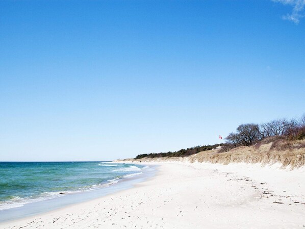 House | Beach - 6 Person Holiday Home in Aakirkeby (Akirkeby)