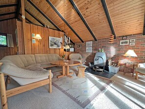 House | Living area - 6 Person Holiday Home in Aakirkeby (Akirkeby)