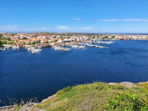 A coastal town with a marina, houses with red roofs, and a clear blue sky. - 4 Person Holiday Home in Smogen-by Traum (Smogen)