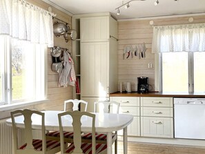 House | Dining - 8 Person Holiday Home in Vetlanda (Vetlanda)