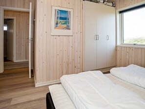 4 habitaciones y muebles diferentes 