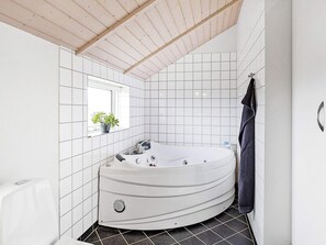 House | Bathroom - 6 Person Holiday Home in Sydals (Sydals)