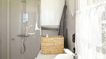 House | Bathroom