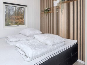 Room - 8 Person Holiday Home in Aars (Aars)