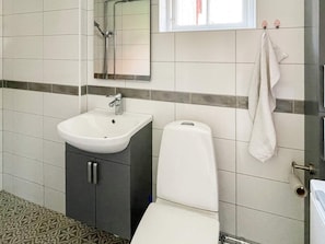 House | Bathroom - 7 Person Holiday Home in Karlskrona (Karlskrona)