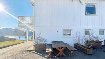 Apartment | Outdoor dining