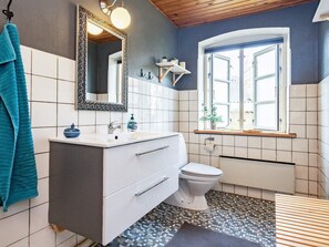 House | Bathroom - 6 Person Holiday Home in Aeroskobing (Aeroskobing)