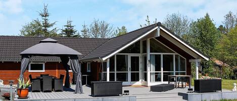 House | Outdoor dining