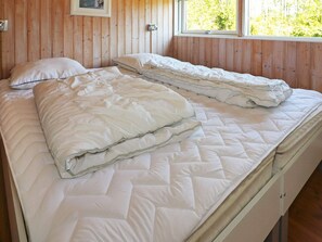 House | 4 bedrooms, individually furnished - 8 Person Holiday Home in Hadsund (Hadsund)