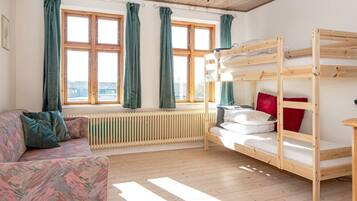 House | 3 bilik tidur, dilengkapkan perabot secara berasingan