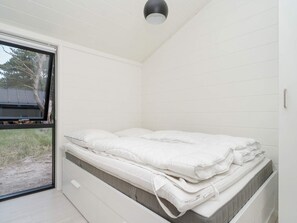 3 bedrooms, individually furnished - 6 Person Holiday Home in Hojby (Hojby)