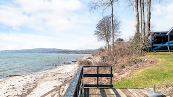 Hus | Utsikt mot vann