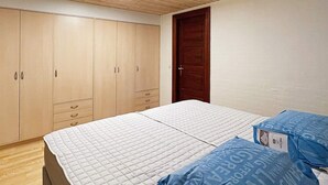 House | 3 bilik tidur, dilengkapkan perabot secara berasingan 