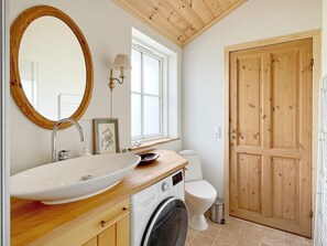 Bathroom - 9 Person Holiday Home in Skals (Skals)