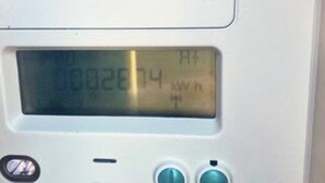 Un écran numérique affichant le nombre 002874, indiquant une mesure ou une valeur.