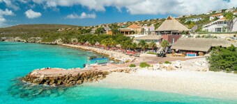 Coral Vista: Ocean View & Pool Paradise