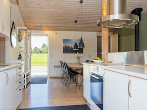 House | Private kitchen | Fridge - 10 Person Holiday Home in Juelsminde-by Traum (Horsens)