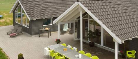 House | Outdoor dining