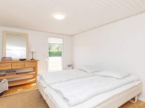 3 bedrooms, individually furnished - 6 Person Holiday Home in Karrebaeksminde (Karrebæksminde)