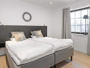 House | 5 bedrooms, individually furnished