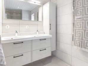 House | Bathroom