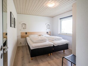 House | 5 bedrooms, individually furnished