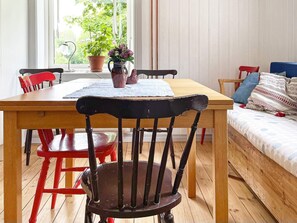 House | Dining - 7 Person Holiday Home in Motala (Motala)