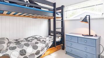 House | 3 bedrooms, individually furnished