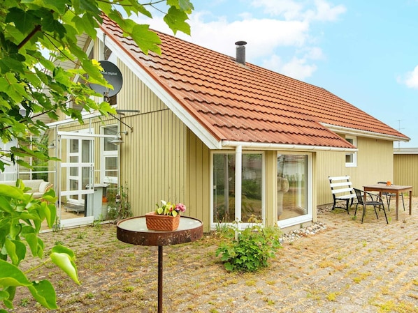House | Outdoor dining - 8 Person Holiday Home in Borkop (Borkop)