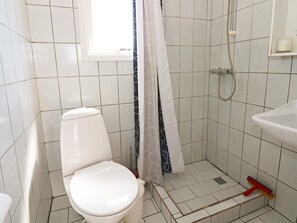 House | Bathroom - 6 Person Holiday Home in Hadsund (Hadsund)