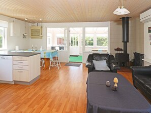 House | Private kitchen | Stovetop - 6 Person Holiday Home in Hadsund (Hadsund)